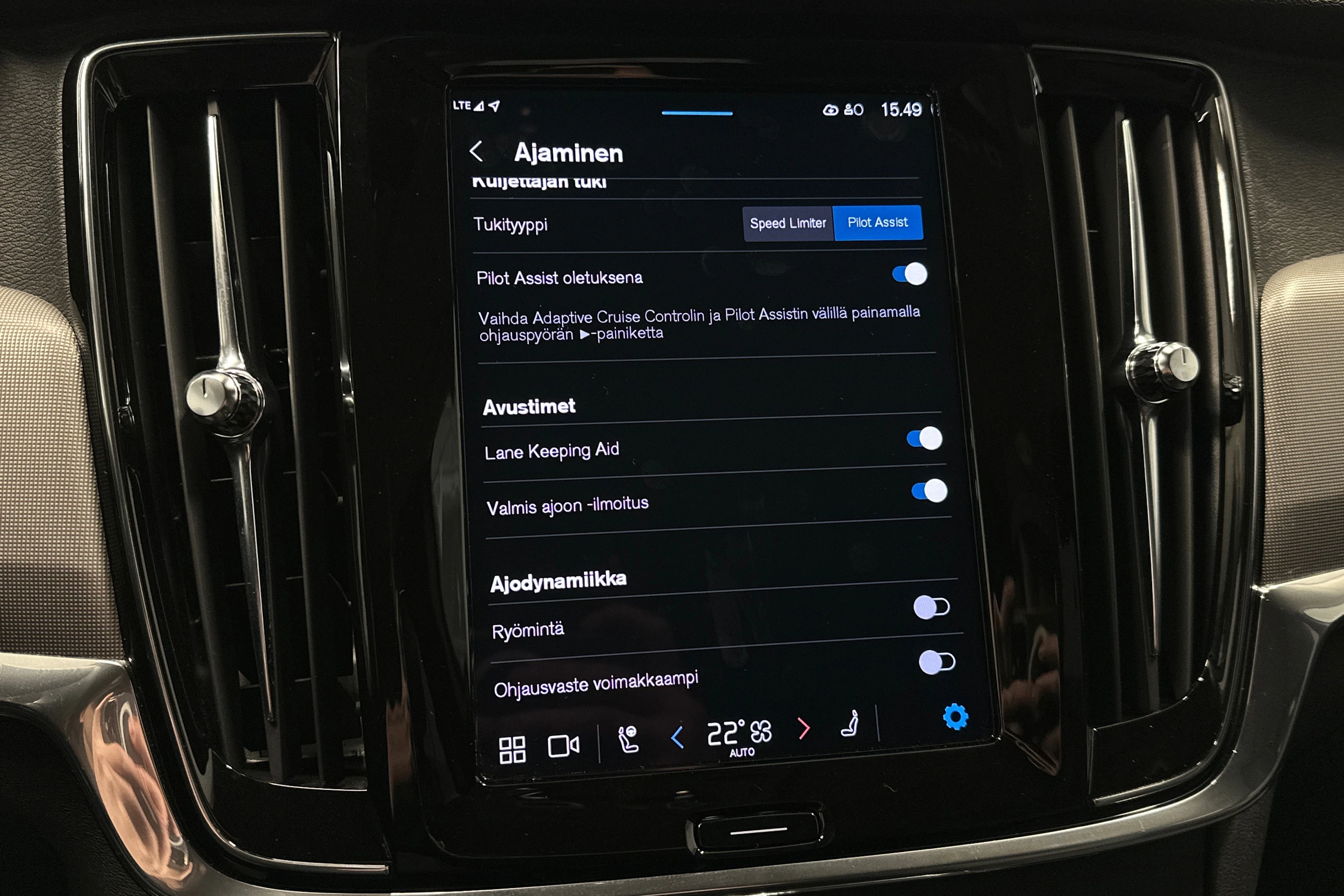 musta Volvo V90 2023 kuva 27.