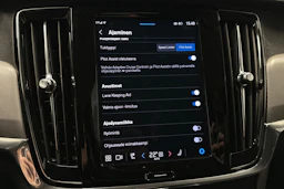 musta Volvo V90 2023 kuva 27.
