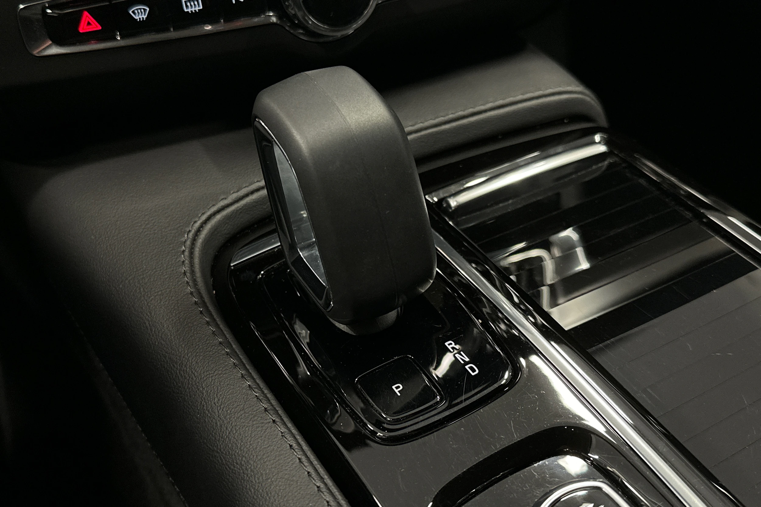 musta Volvo V90 2023 kuva 29.
