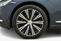 sininen Volvo V90 2023 kuva 11.