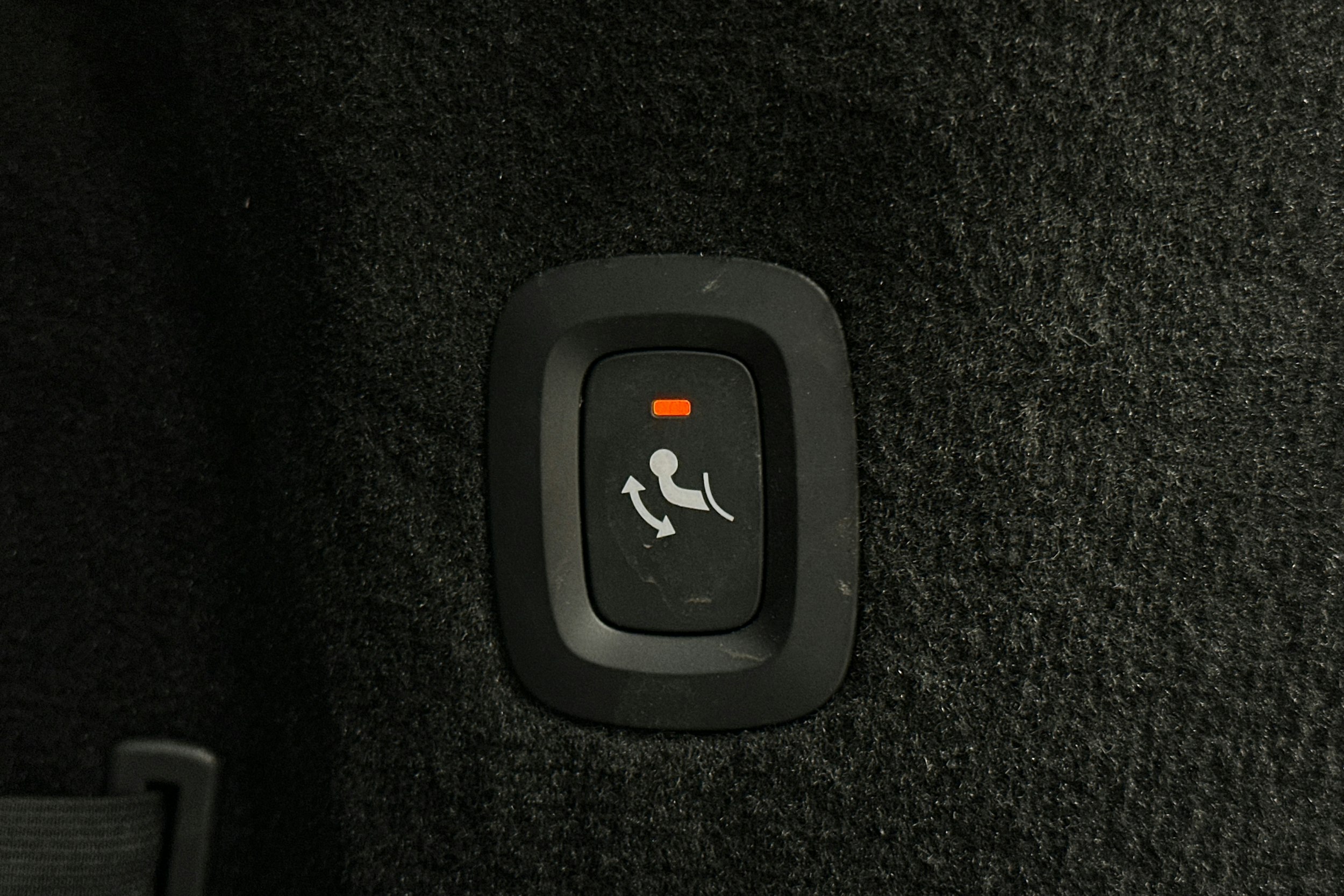 sininen Volvo V90 2023 kuva 16.