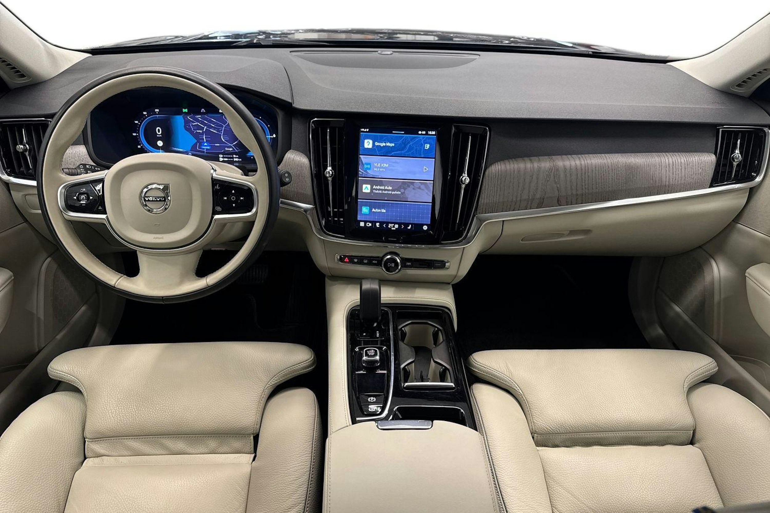 Sininen Volvo V90 2023 kuva 7.