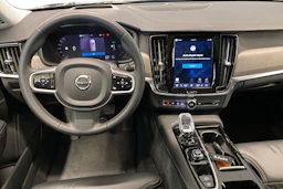 sininen Volvo V90 2023 kuva 9.