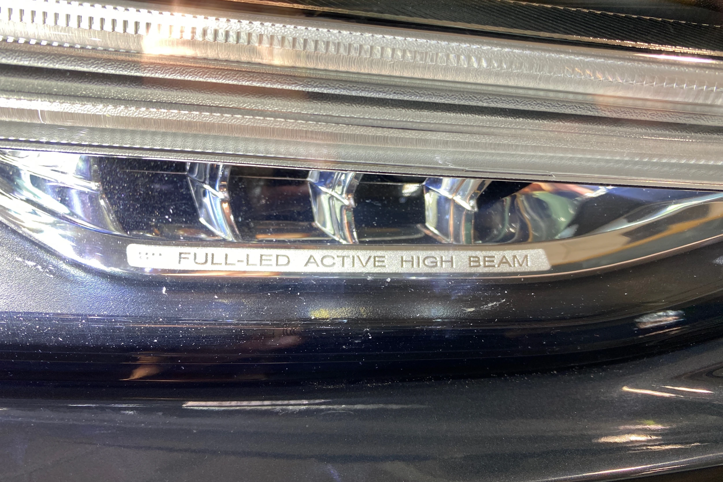 sininen Volvo V90 2023 kuva 25.