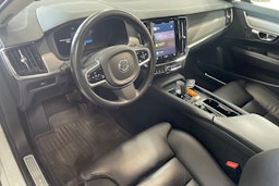 valkoinen Volvo V90 2023 kuva 6.