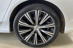 valkoinen Volvo V90 2023 kuva 10.