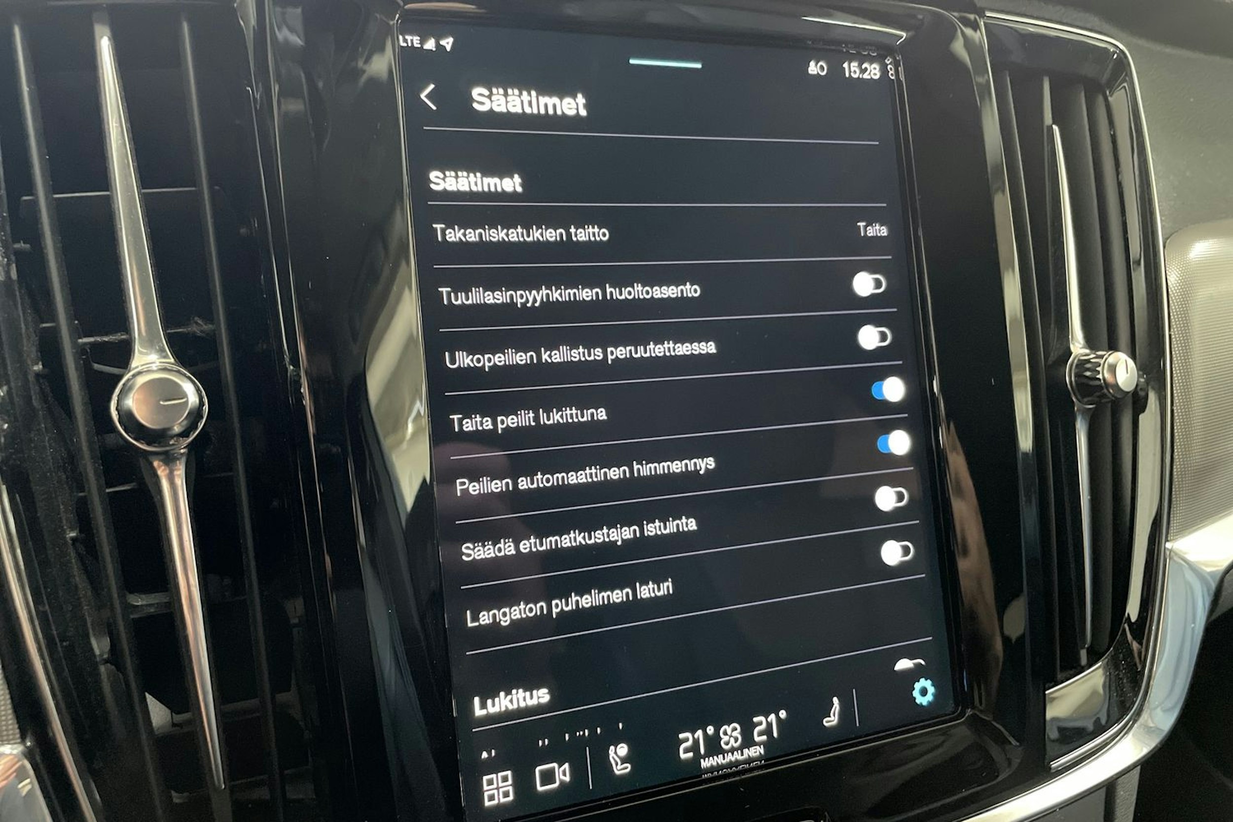 valkoinen Volvo V90 2023 kuva 22.