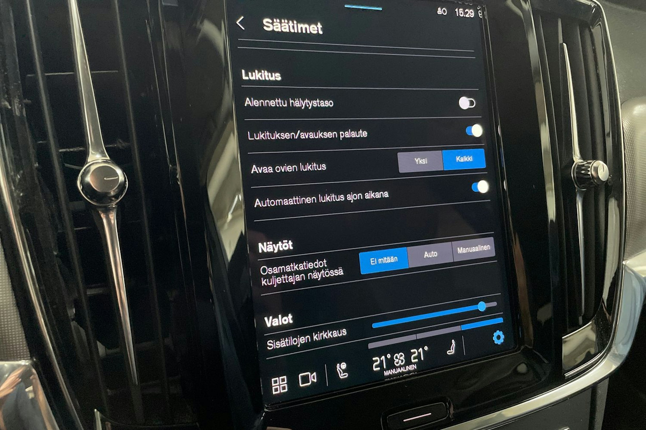 valkoinen Volvo V90 2023 kuva 23.