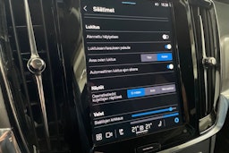 valkoinen Volvo V90 2023 kuva 23.
