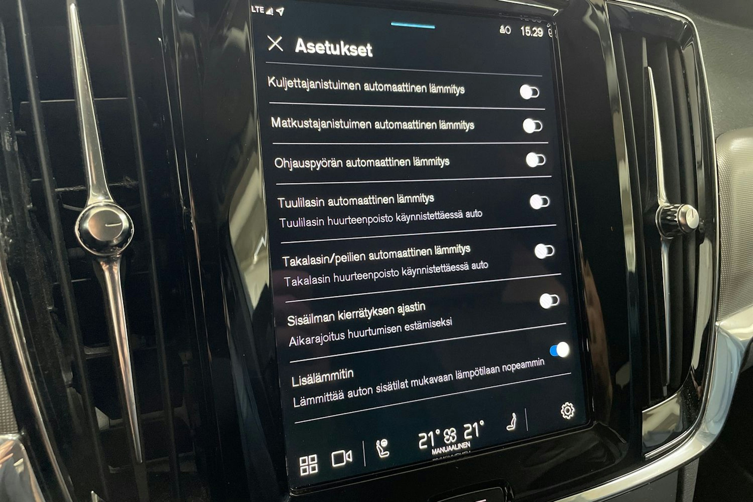valkoinen Volvo V90 2023 kuva 26.