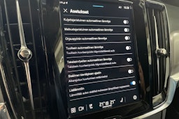valkoinen Volvo V90 2023 kuva 26.