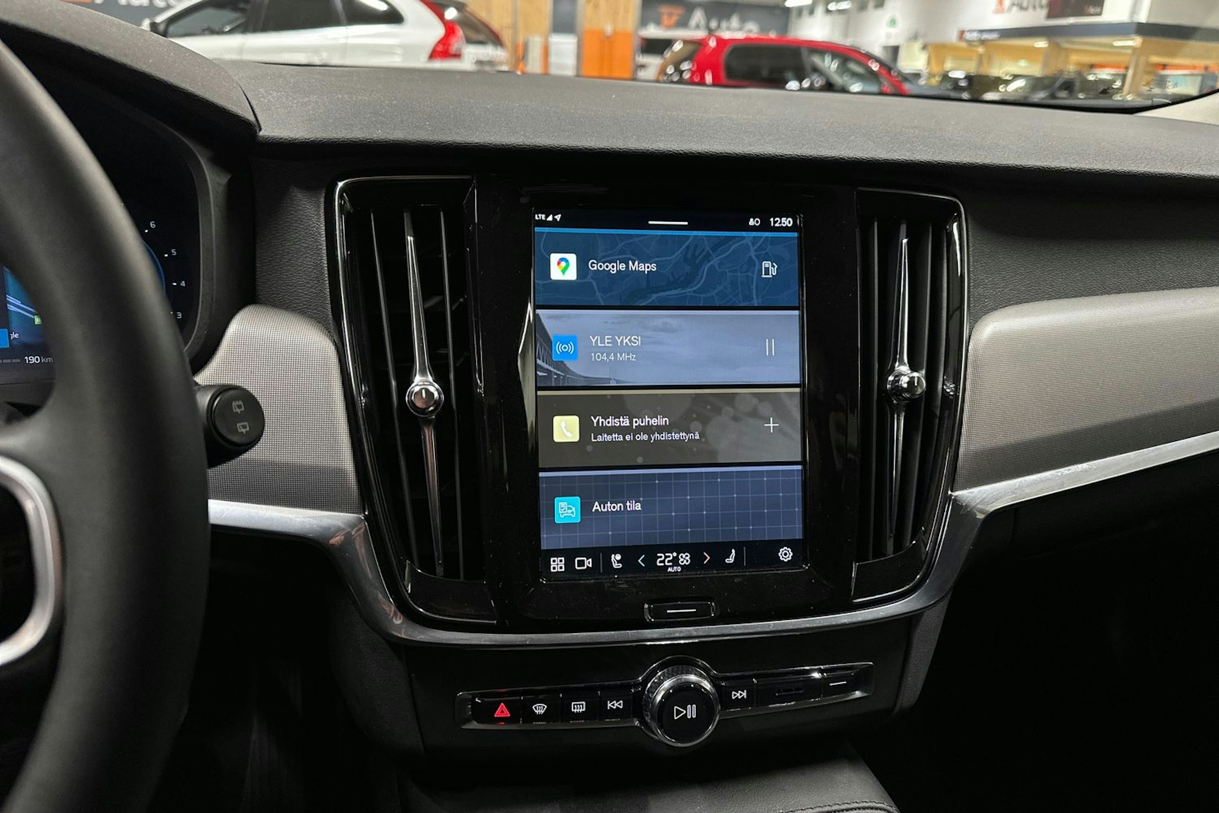 musta Volvo V90 2023 kuva 19.