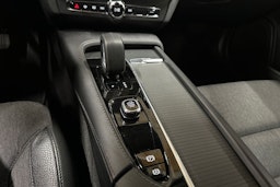 musta Volvo V90 2023 kuva 20.