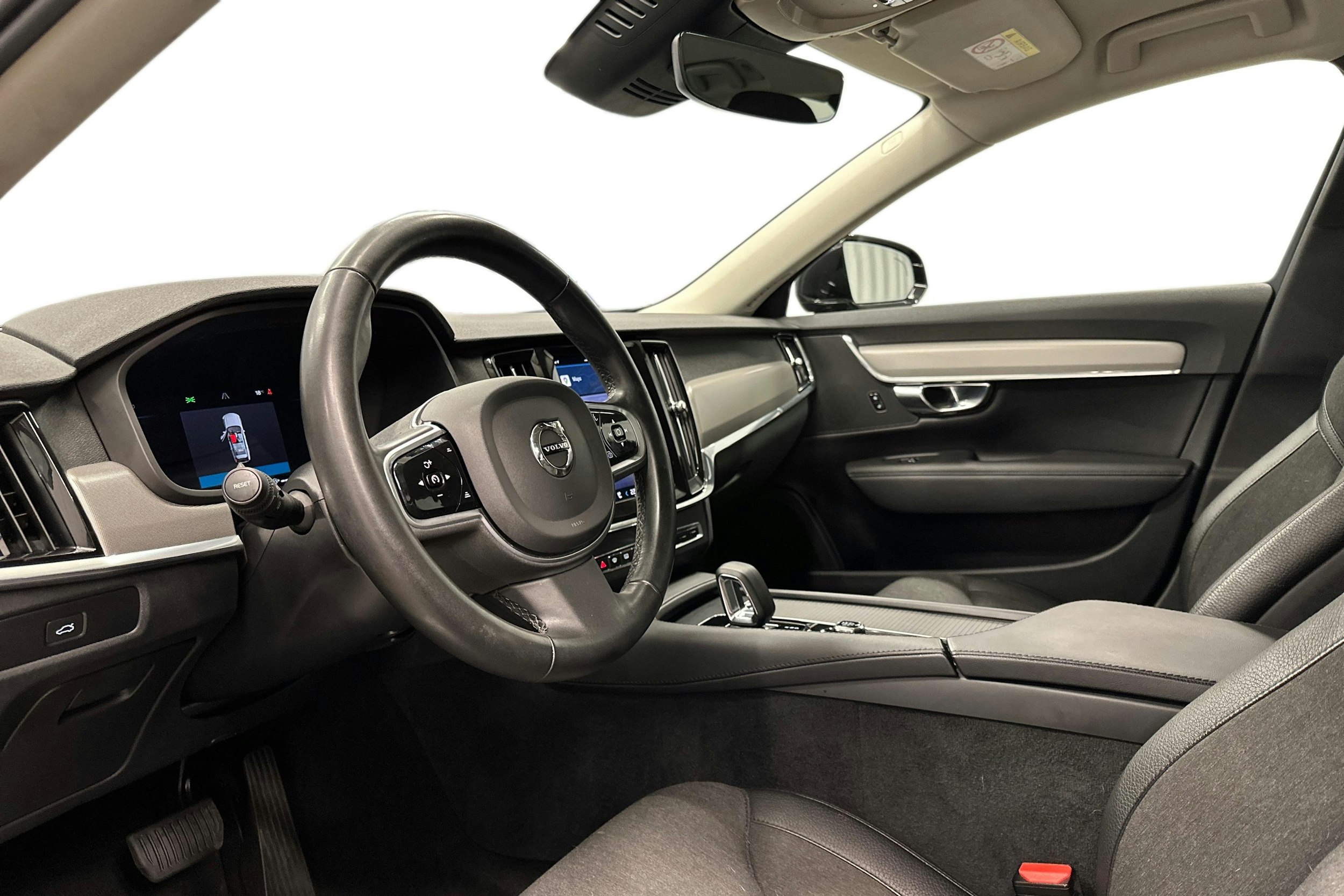 musta Volvo V90 2023 kuva 7.