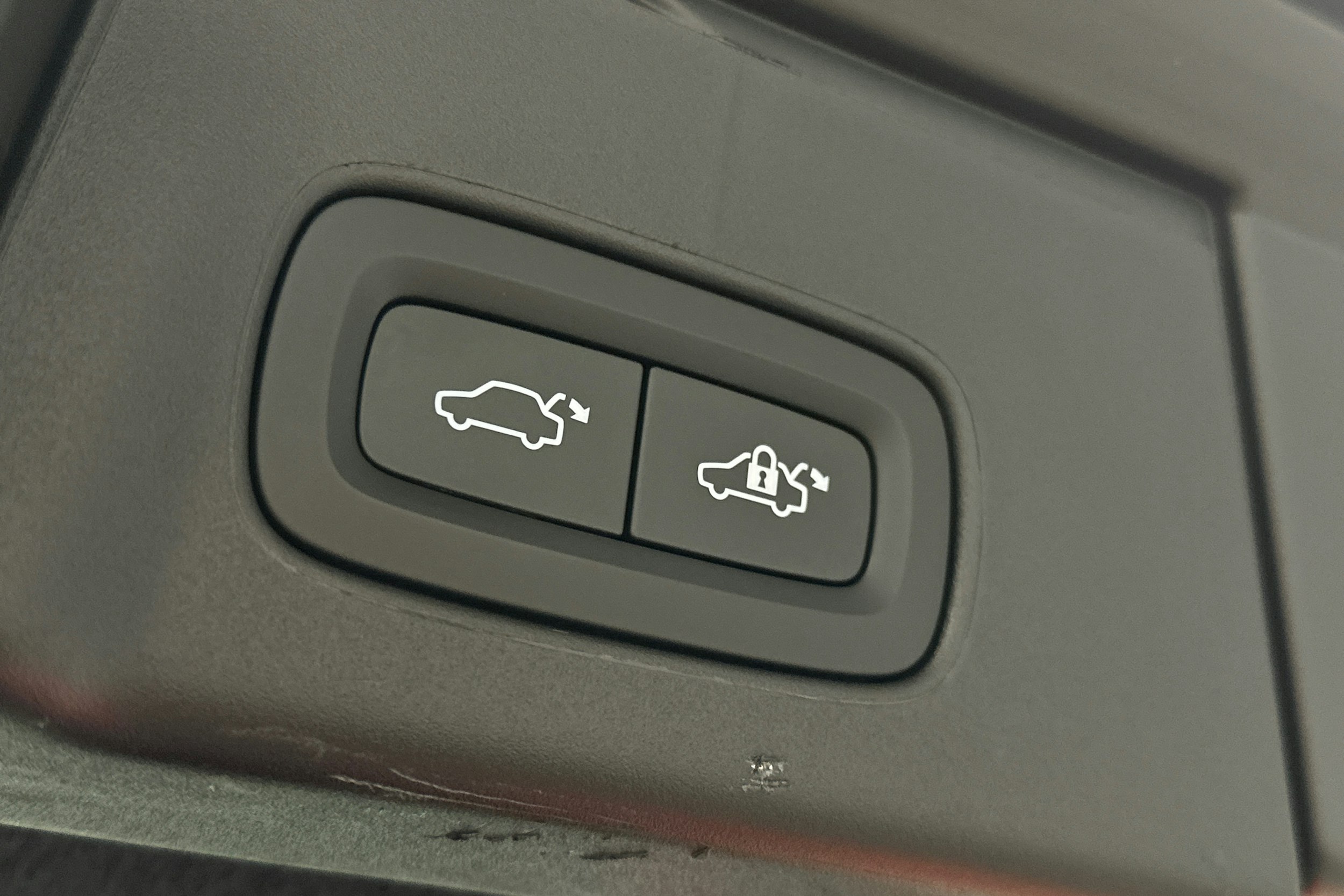 musta Volvo V90 2023 kuva 15.