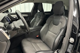 musta Volvo V90 2023 kuva 17.