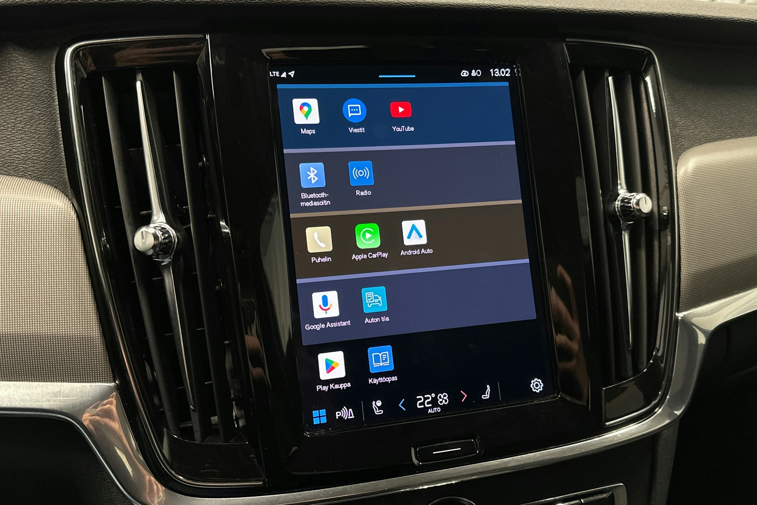 musta Volvo V90 2023 kuva 22.