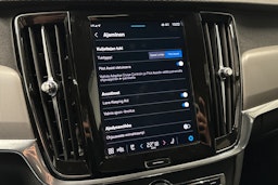 musta Volvo V90 2023 kuva 23.