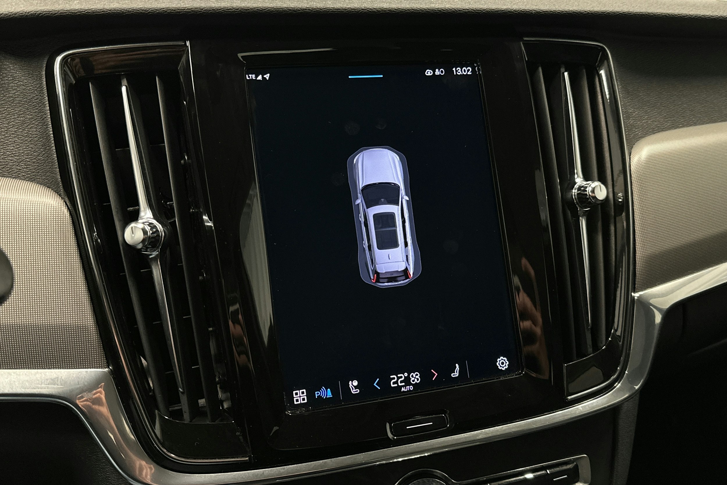 musta Volvo V90 2023 kuva 24.