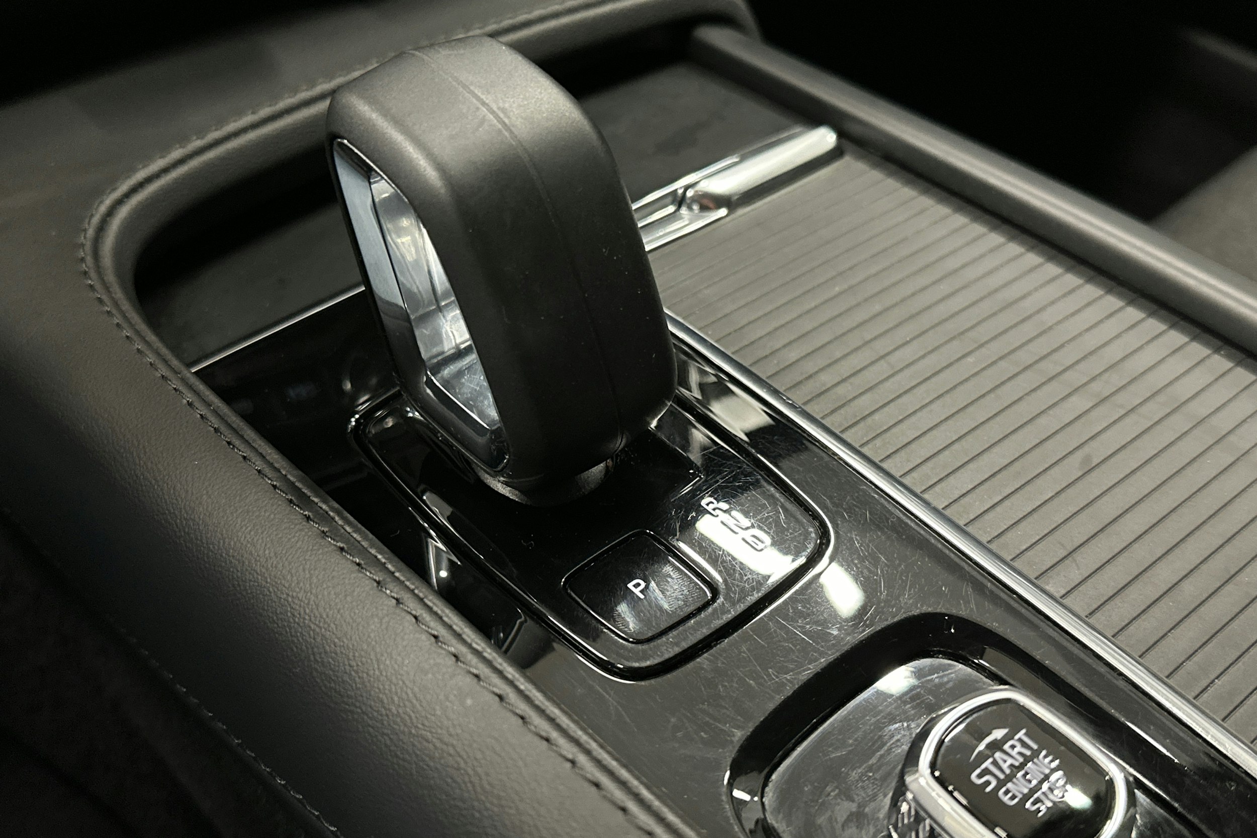 musta Volvo V90 2023 kuva 26.