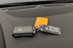 musta Volvo V90 2023 kuva 28.