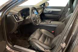 Musta Volvo V90 2023 kuva 7.