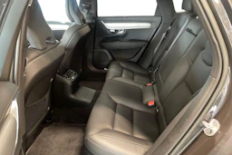 Musta Volvo V90 2023 kuva 8.