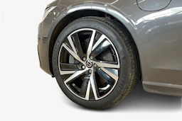 Musta Volvo V90 2023 kuva 9.