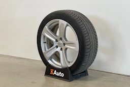 Musta Volvo V90 2023 kuva 10.