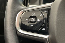 Musta Volvo V90 2023 kuva 17.