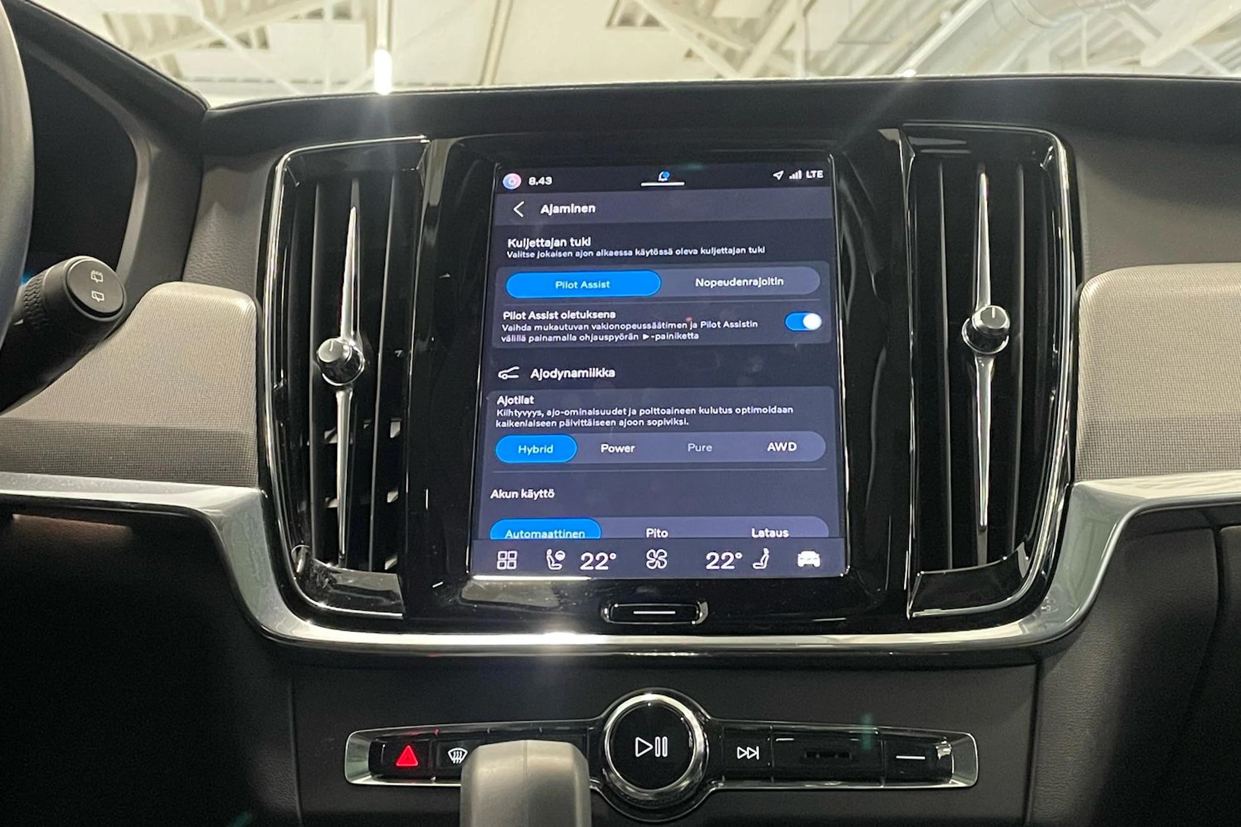 Musta Volvo V90 2023 kuva 26.