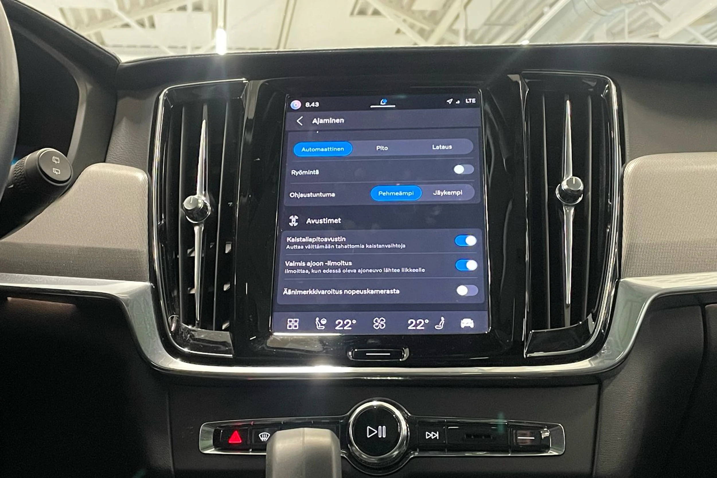 Musta Volvo V90 2023 kuva 27.