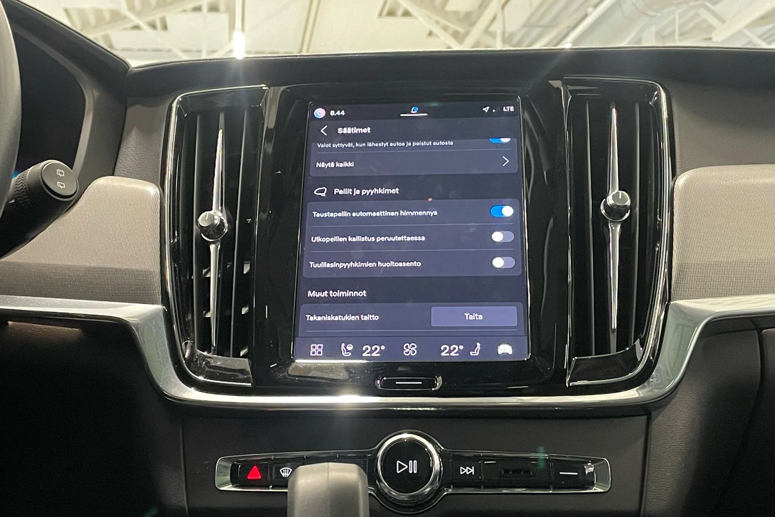 Musta Volvo V90 2023 kuva 28.