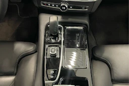 Musta Volvo V90 2023 kuva 31.