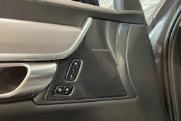 Musta Volvo V90 2023 kuva 32.