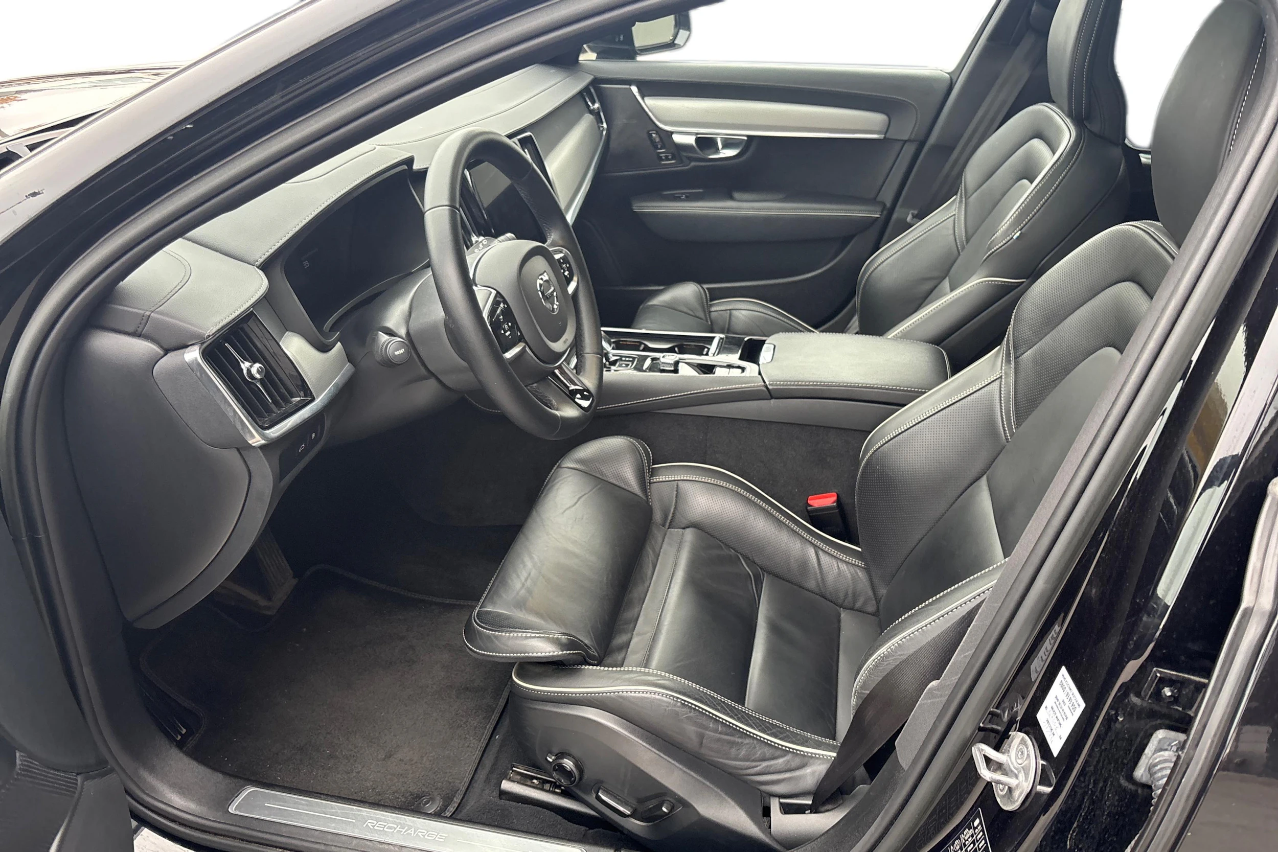 musta Volvo V90 2023 kuva 3.