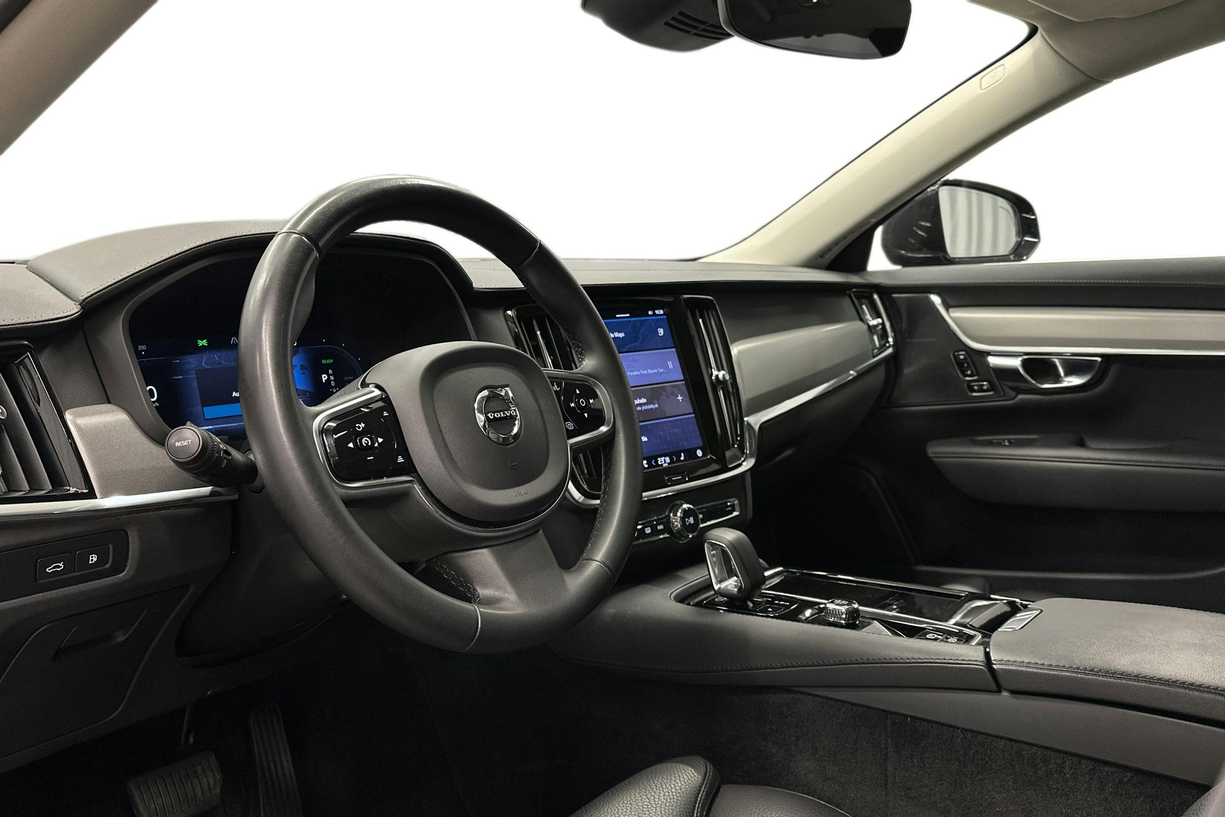 musta Volvo V90 2023 kuva 7.