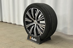 musta Volvo V90 2023 kuva 13.