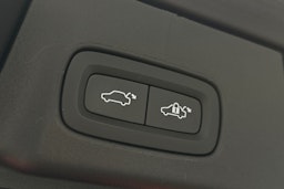 musta Volvo V90 2023 kuva 15.