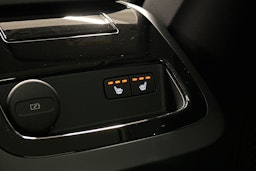 musta Volvo V90 2023 kuva 16.