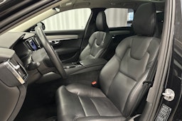 musta Volvo V90 2023 kuva 17.