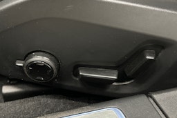 musta Volvo V90 2023 kuva 18.