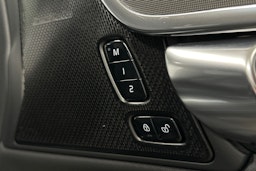 musta Volvo V90 2023 kuva 21.