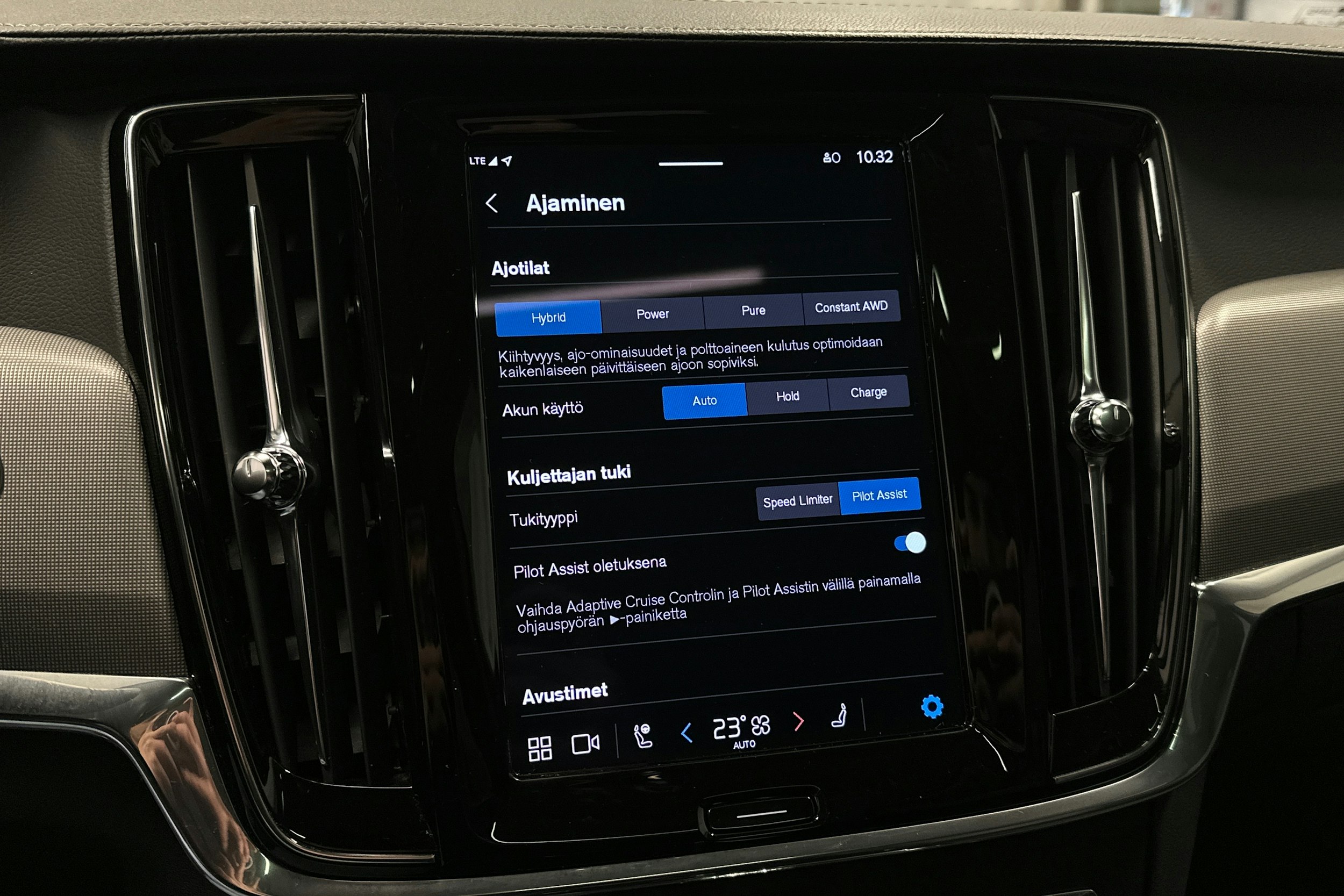 musta Volvo V90 2023 kuva 29.