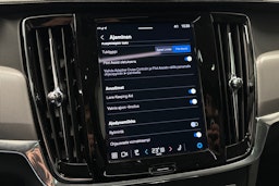 musta Volvo V90 2023 kuva 30.