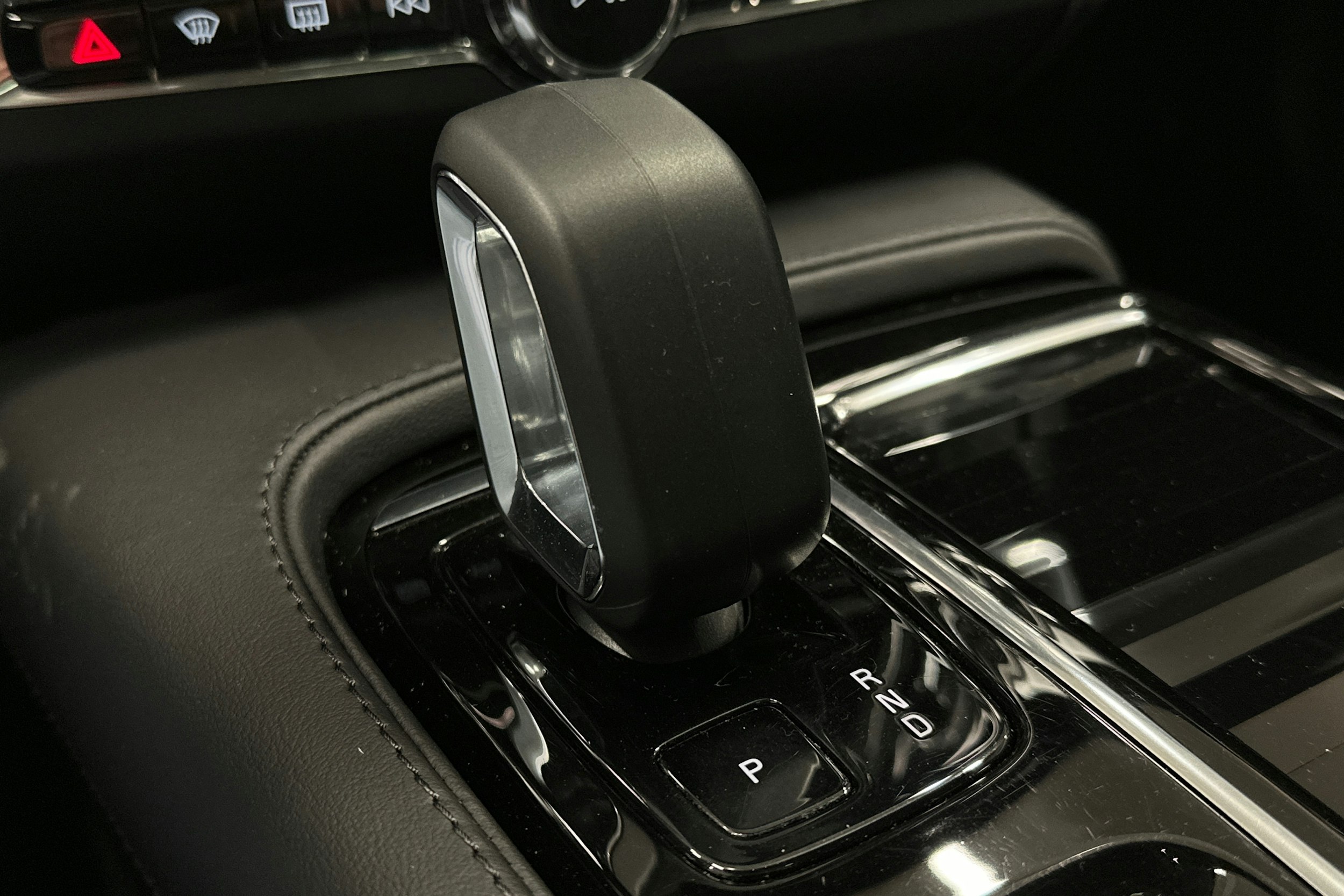 musta Volvo V90 2023 kuva 33.