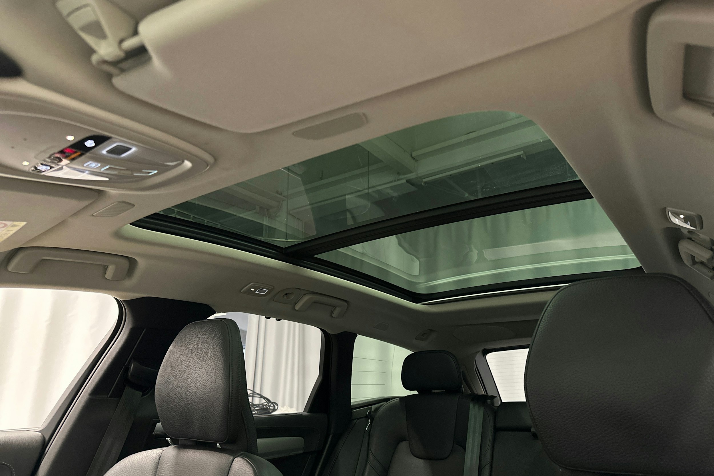 musta Volvo V90 2023 kuva 34.