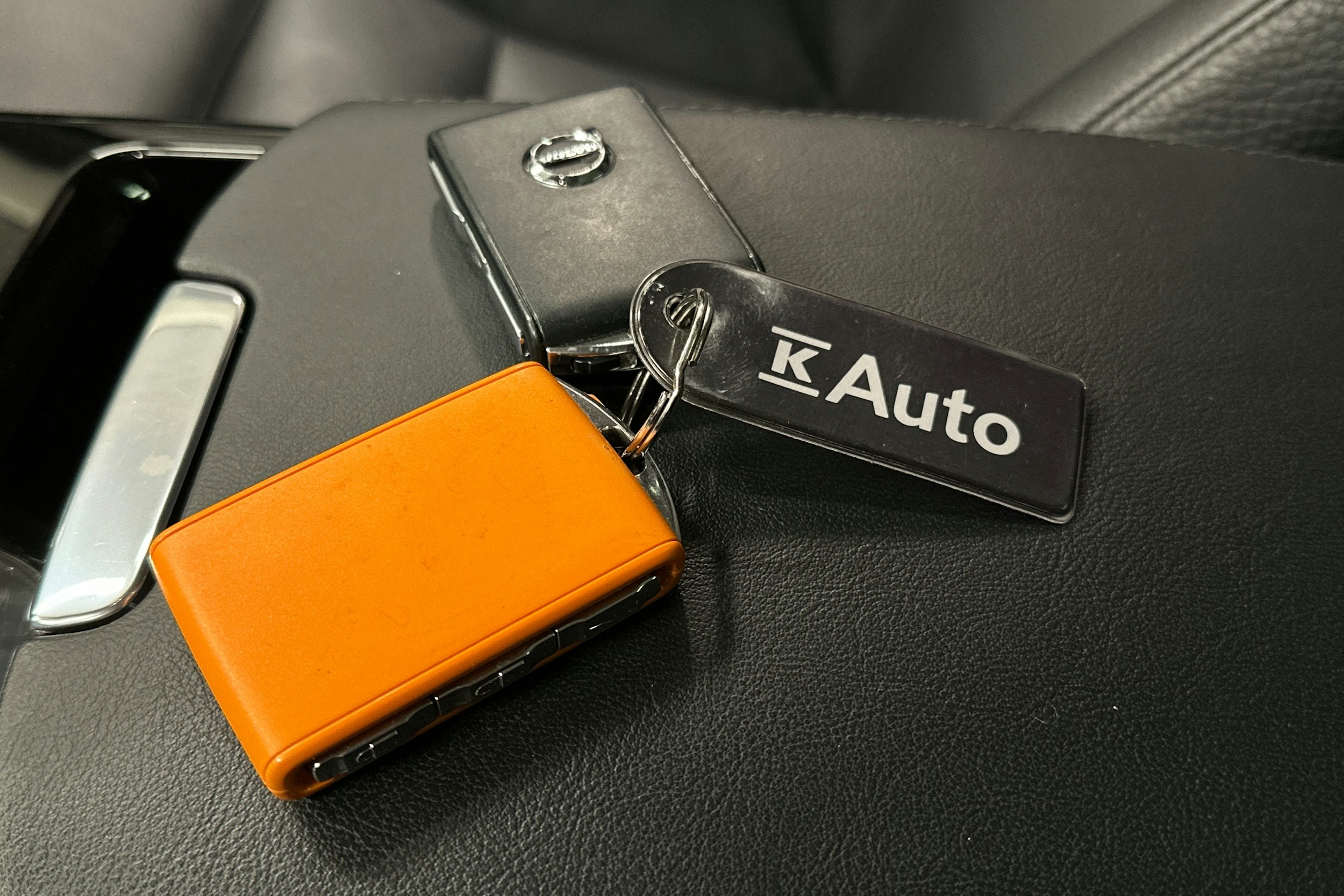 musta Volvo V90 2023 kuva 35.