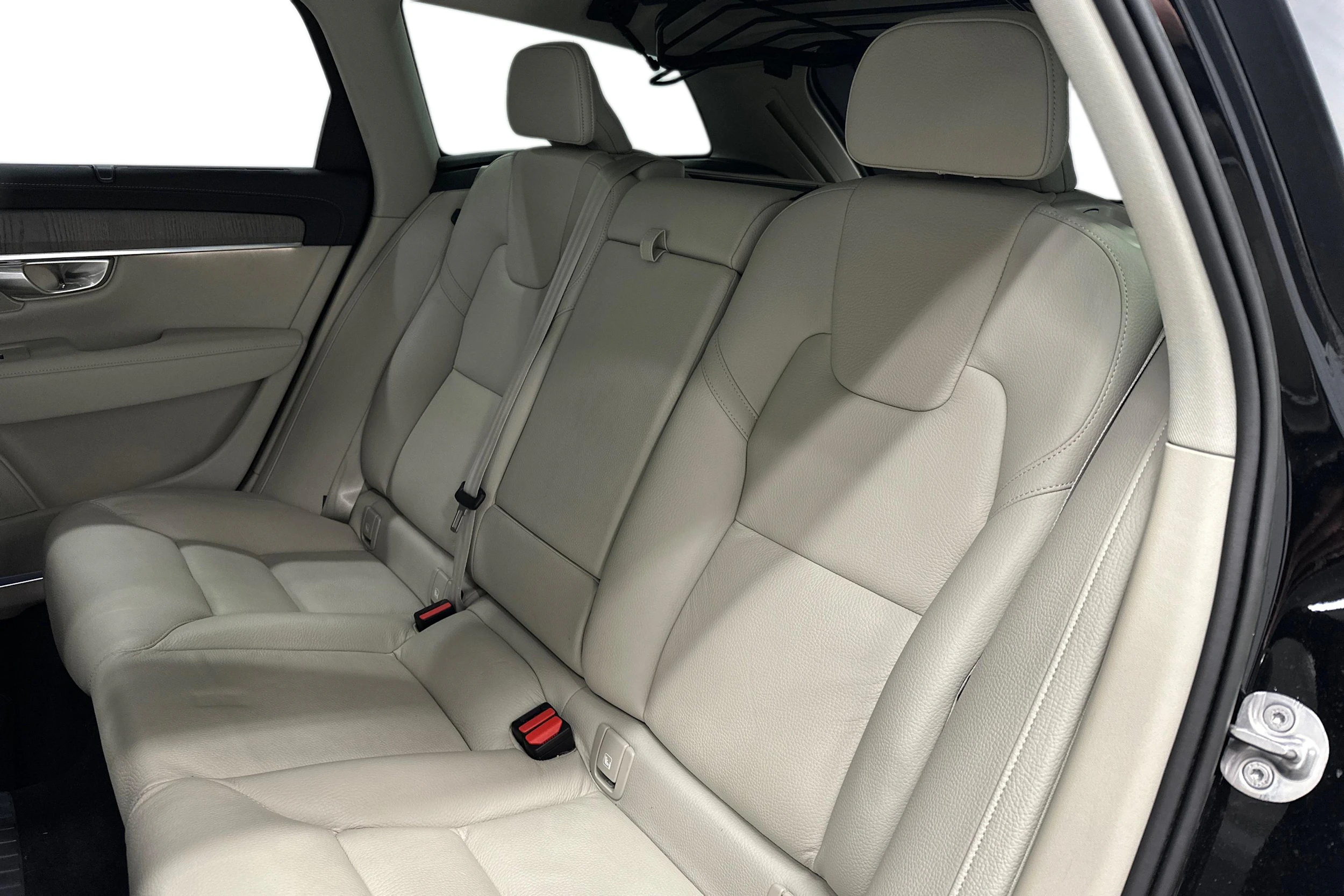 musta Volvo V90 2023 kuva 8.