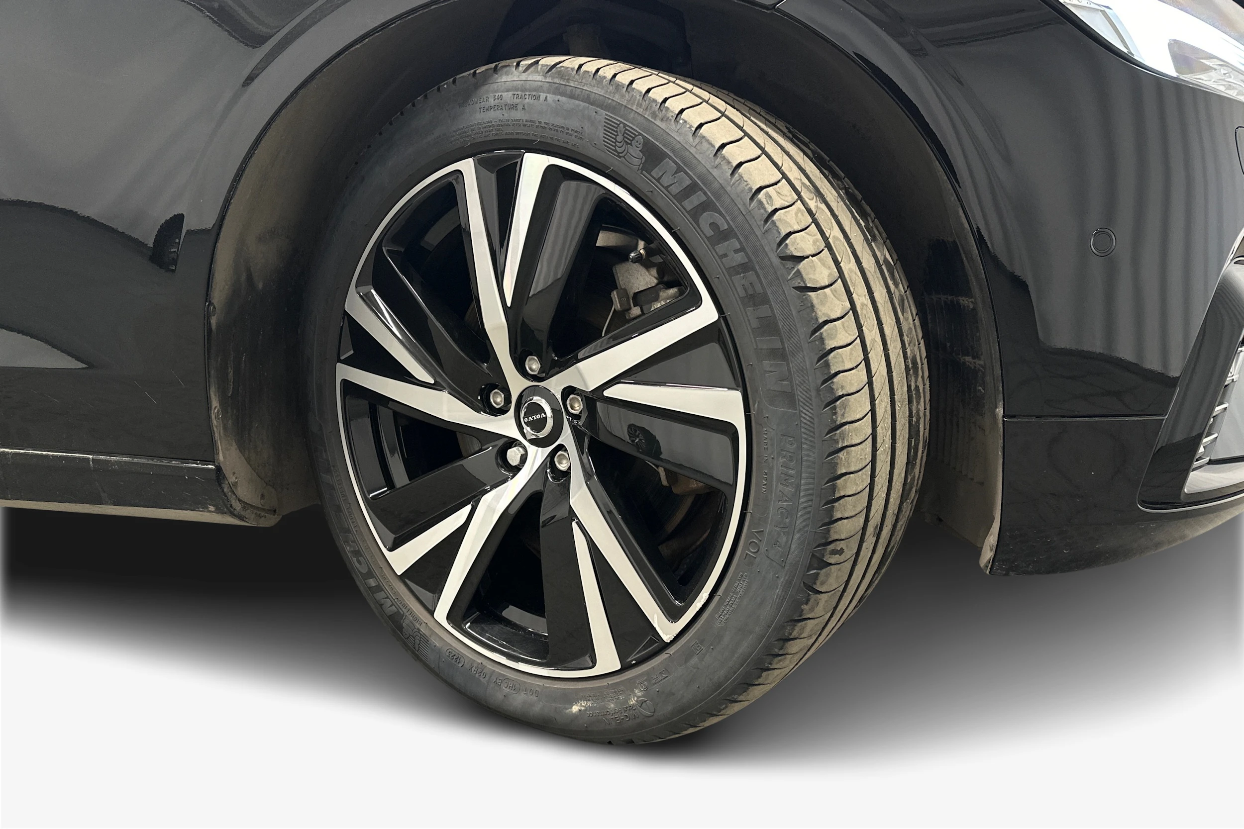 musta Volvo V90 2023 kuva 9.